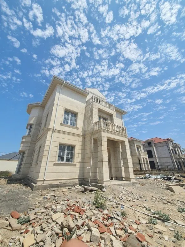 Satılır 6 otaqlı həyət evi 330 m²