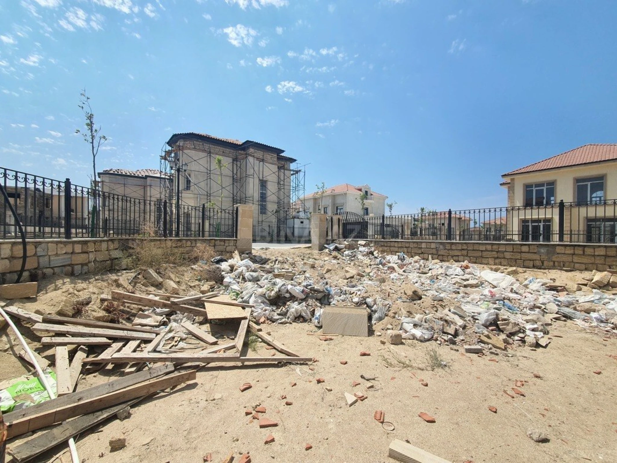 Satılır 6 otaqlı həyət evi 330 m²