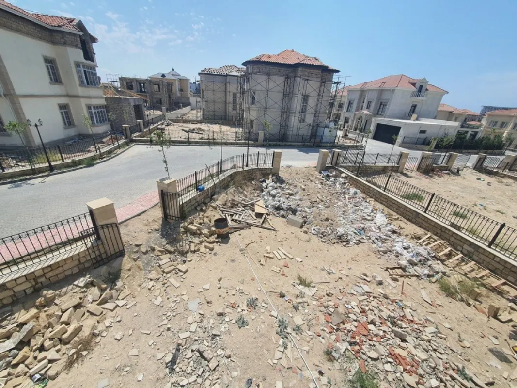 Satılır 6 otaqlı həyət evi 330 m²