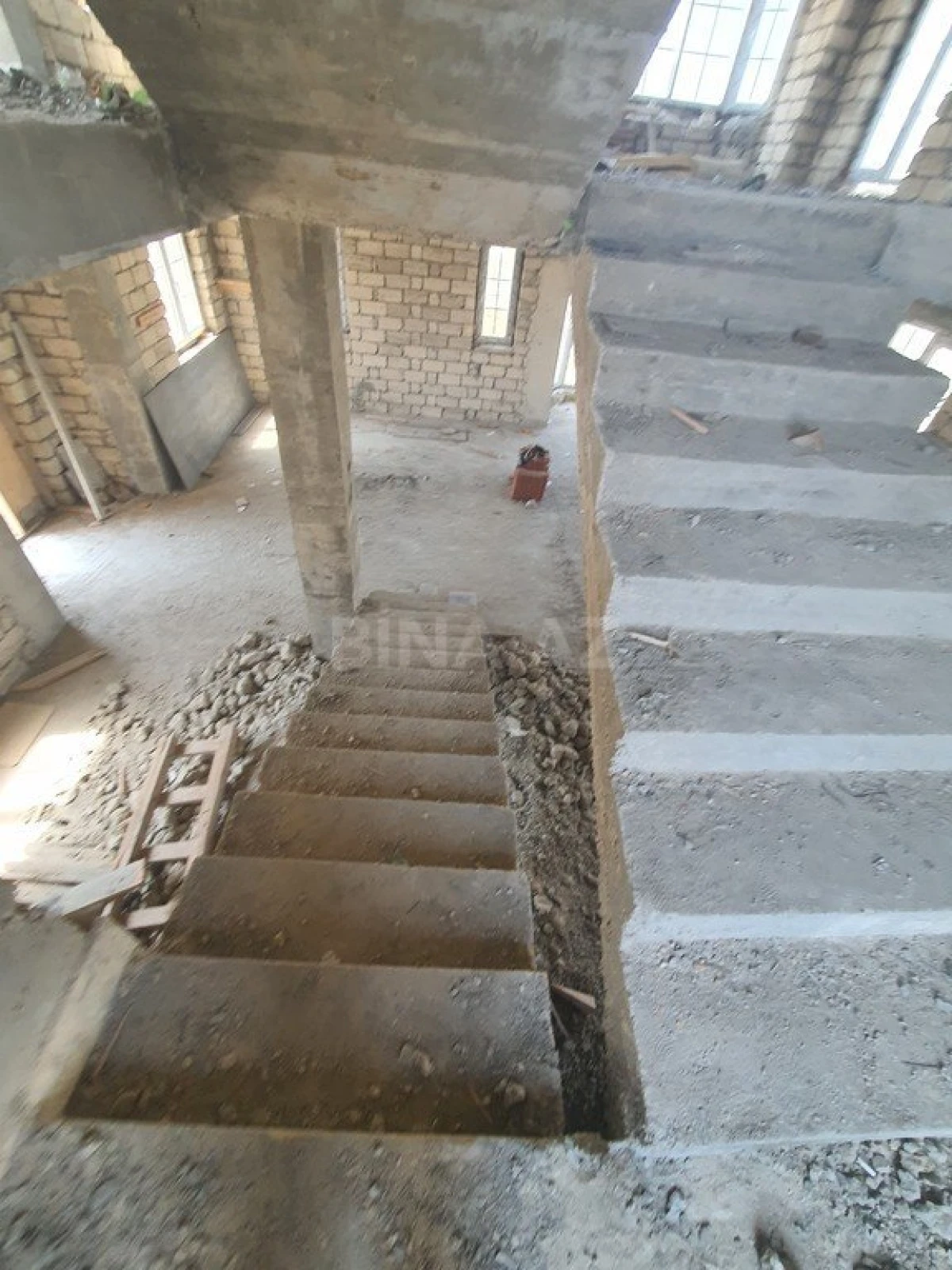 Satılır 6 otaqlı həyət evi 330 m²