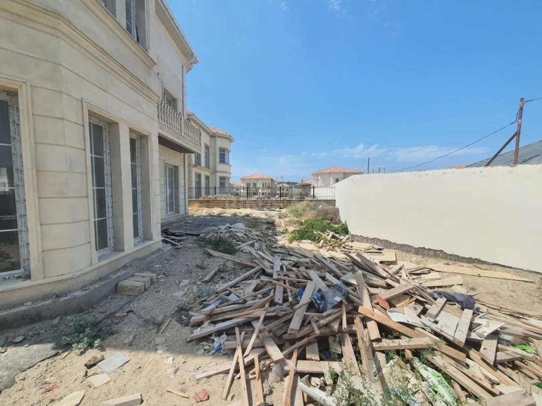Satılır 6 otaqlı həyət evi 330 m²