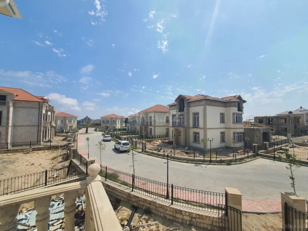 Satılır 6 otaqlı həyət evi 330 m²