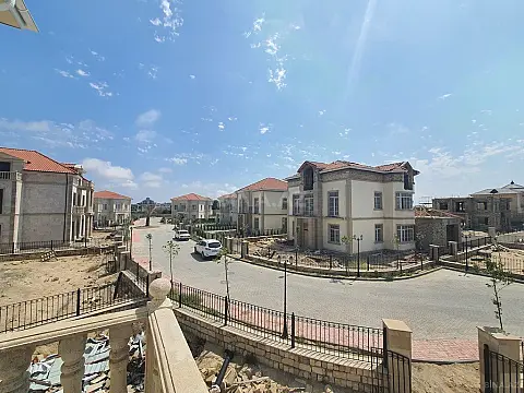 Satılır 6 otaqlı həyət evi 330 m²