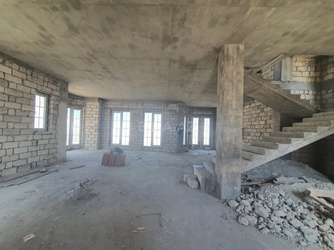 Satılır 6 otaqlı həyət evi 330 m²