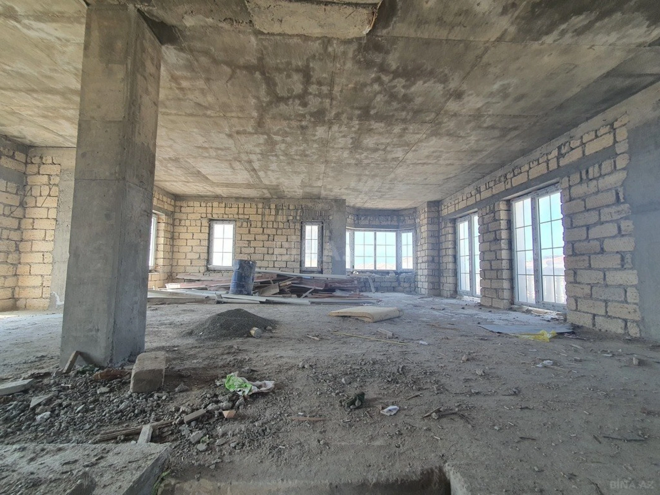 Satılır 6 otaqlı həyət evi 330 m²