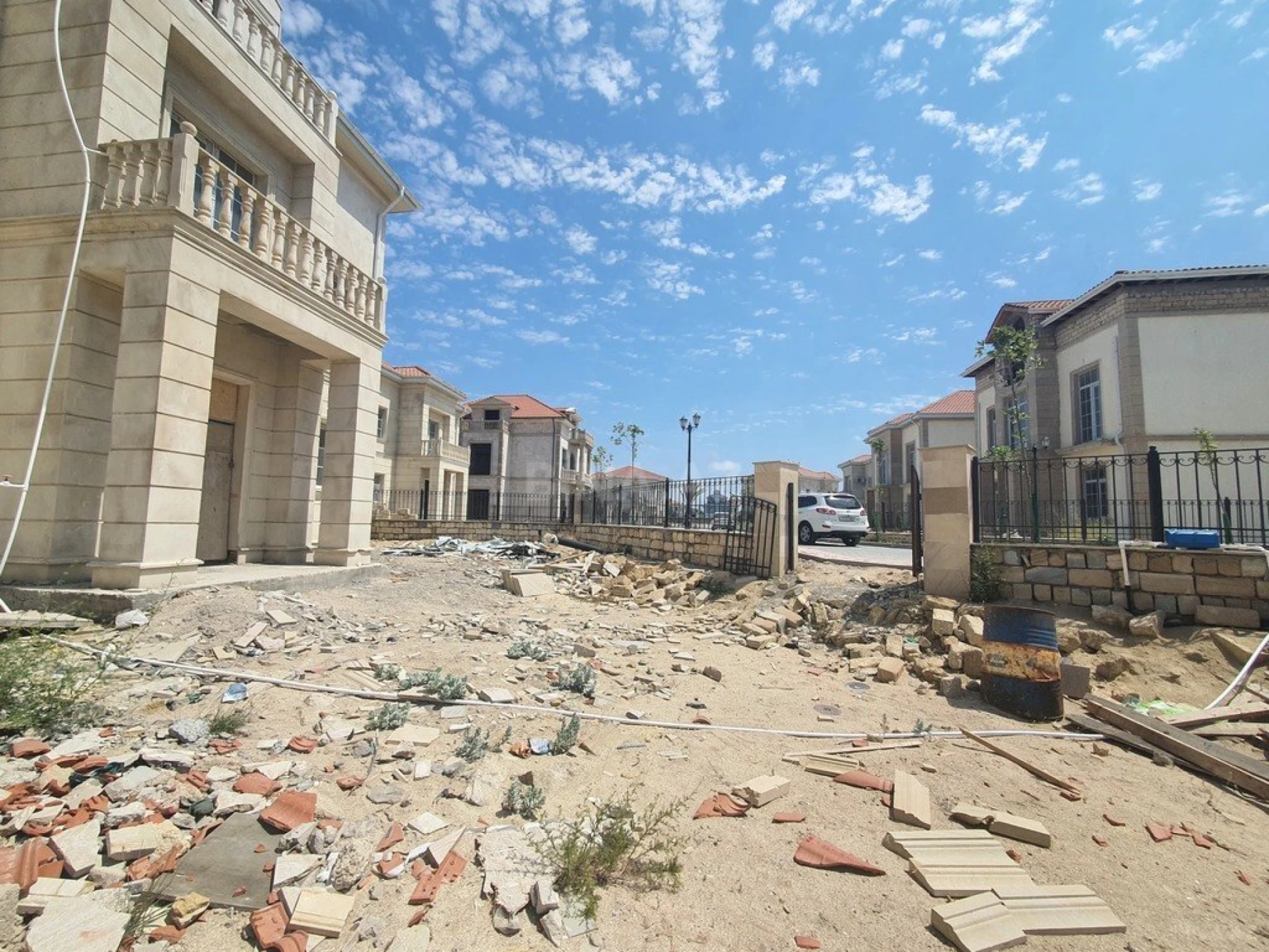 Satılır 6 otaqlı həyət evi 330 m²