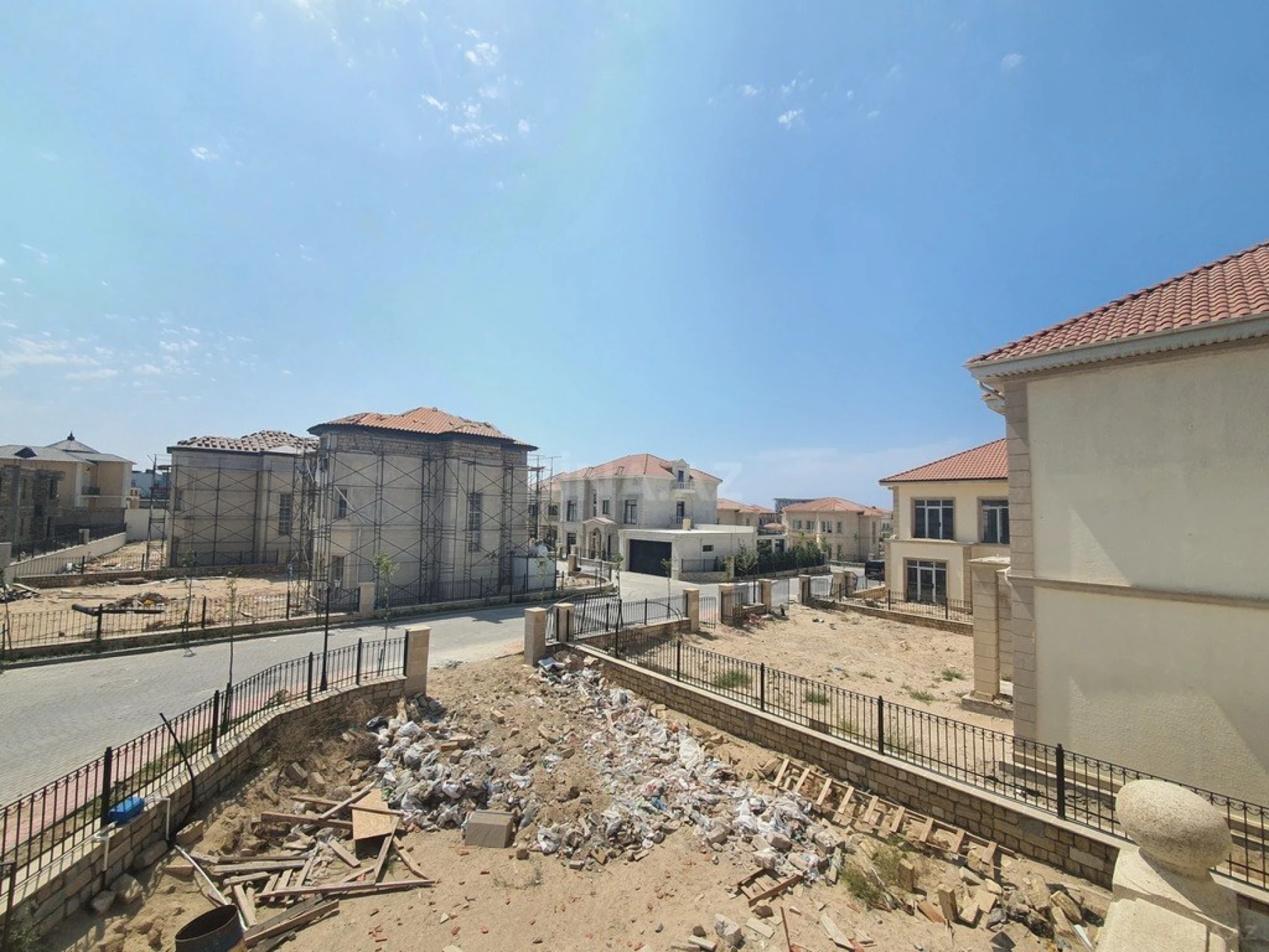 Satılır 6 otaqlı həyət evi 330 m²