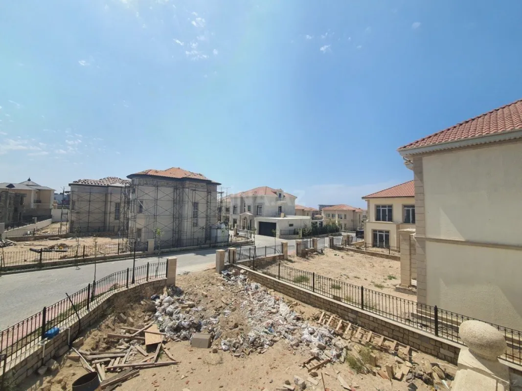 Satılır 6 otaqlı həyət evi 330 m²