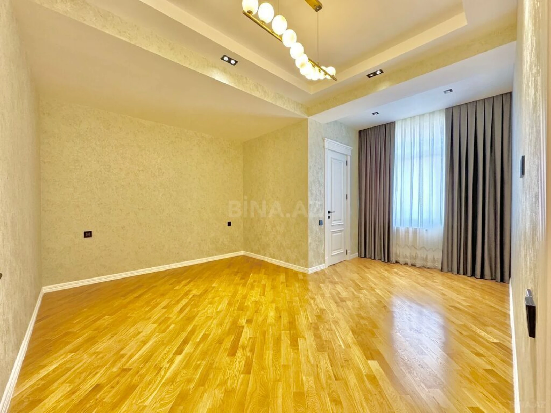 Satılır 3 otaqlı mənzil 120 m²