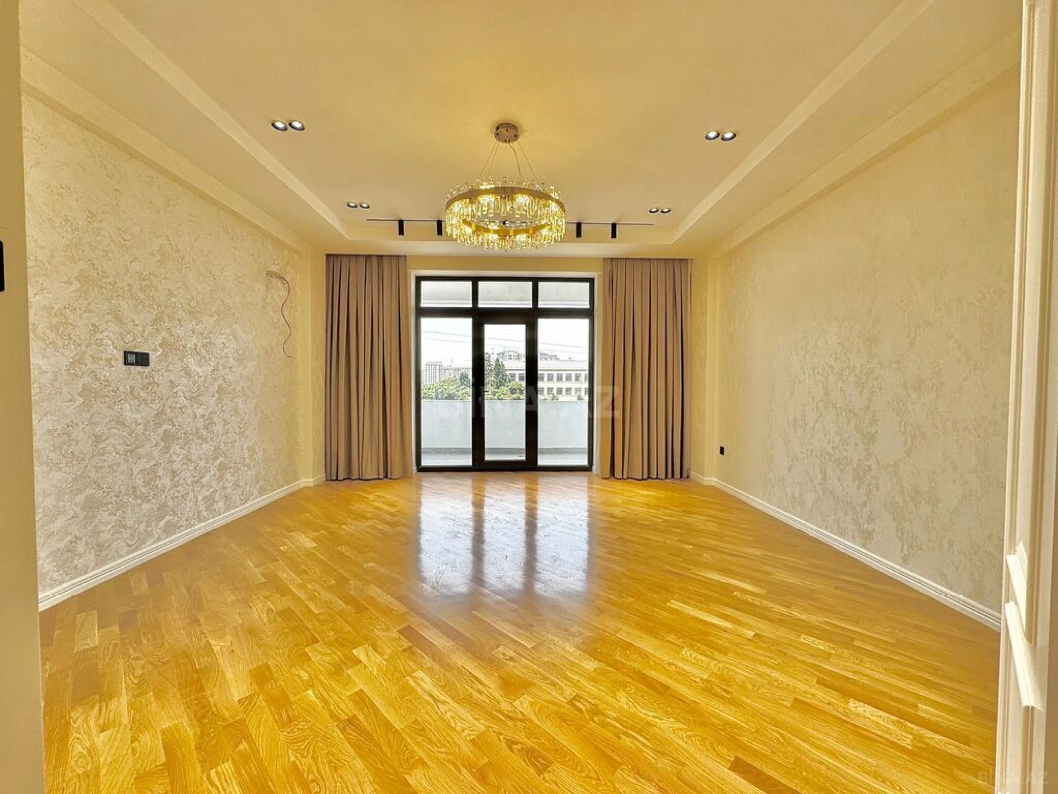 Satılır 3 otaqlı mənzil 120 m²