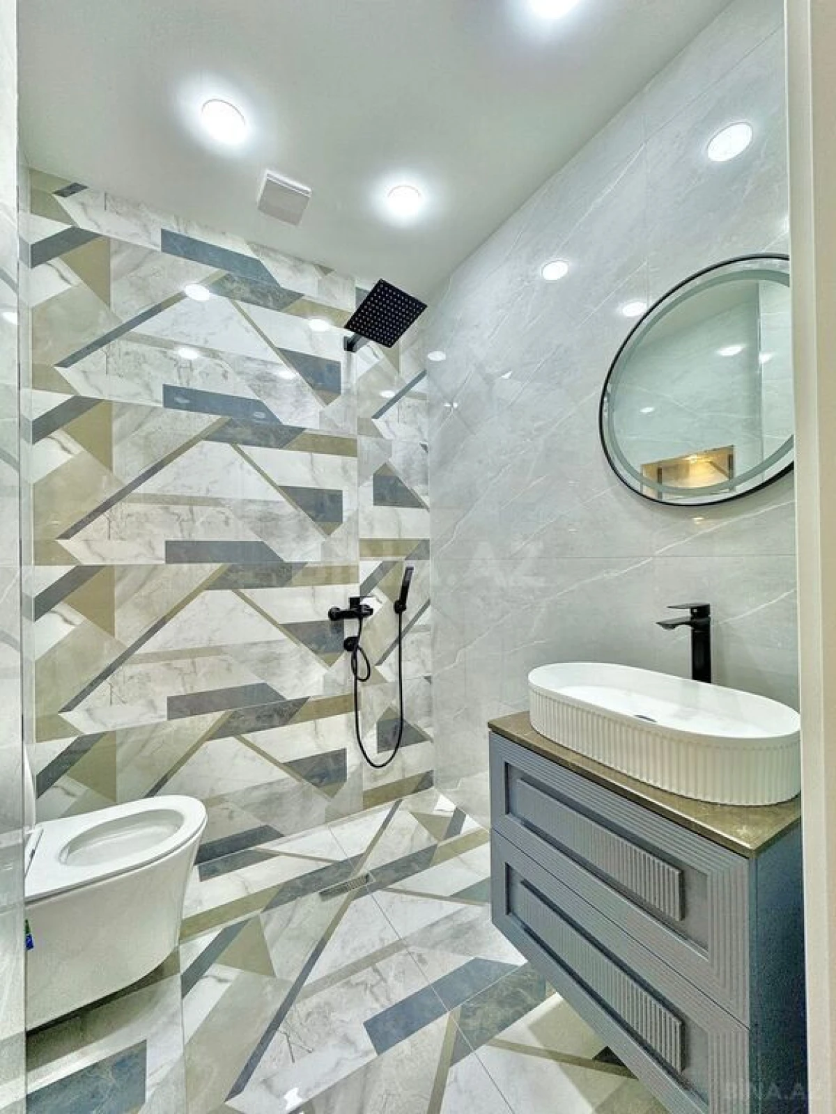 Satılır 3 otaqlı mənzil 120 m²