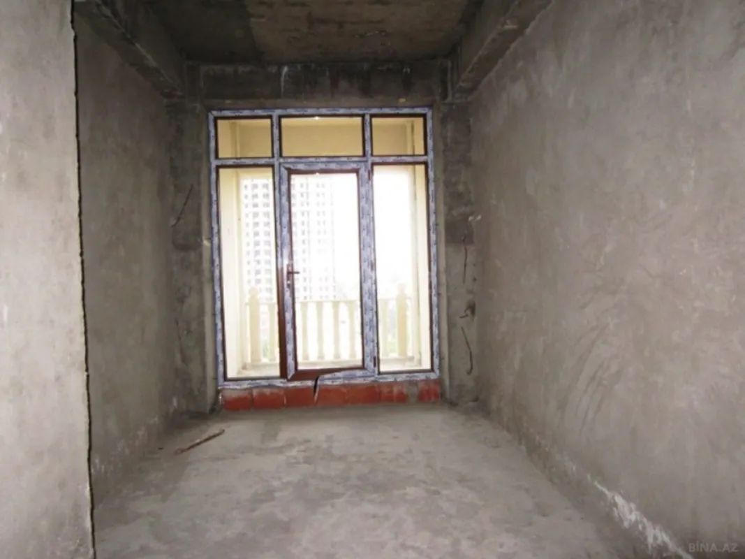 Satılır 4 otaqlı mənzil 198 m²