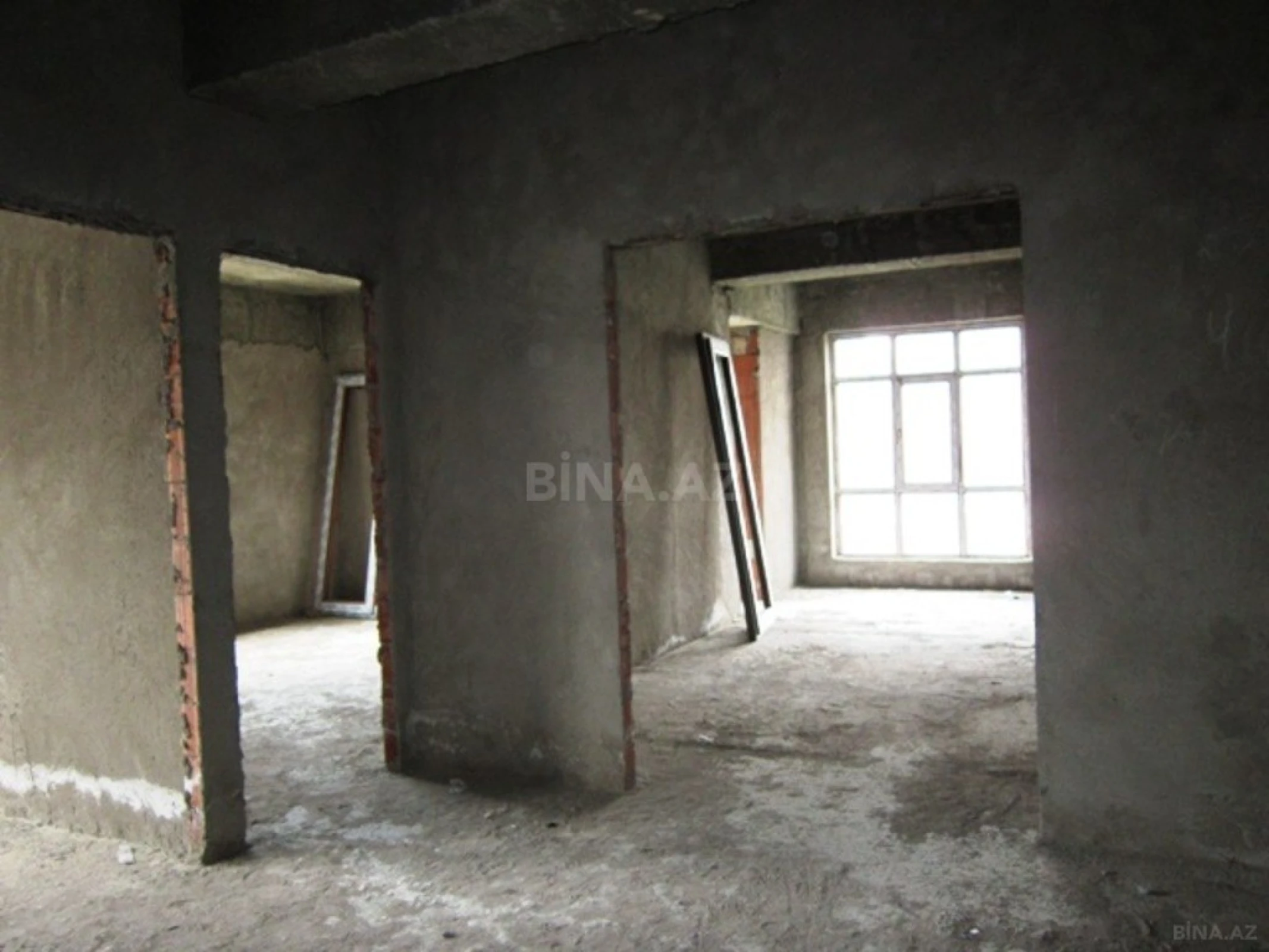 Satılır 4 otaqlı mənzil 198 m²