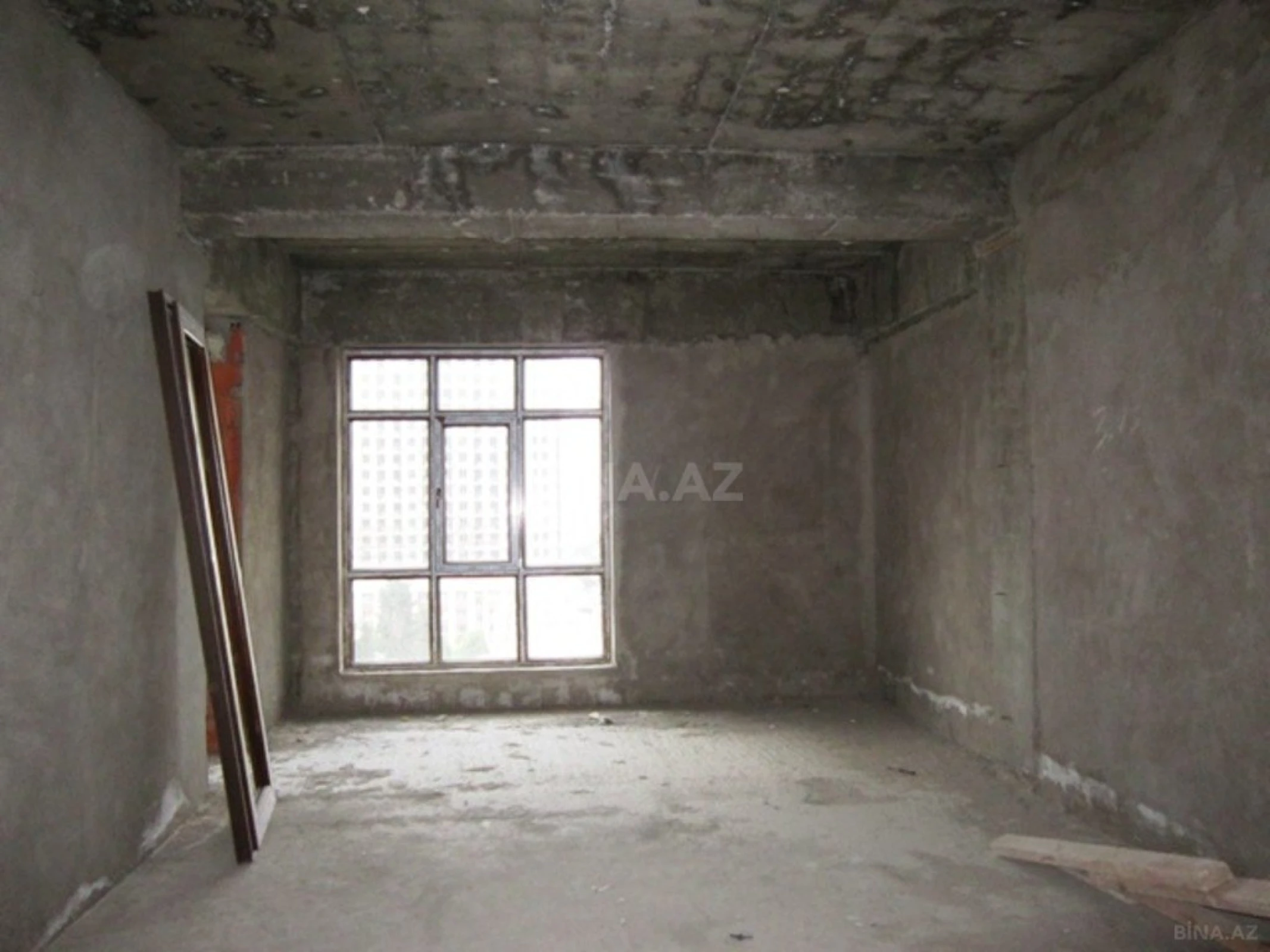 Satılır 4 otaqlı mənzil 198 m²