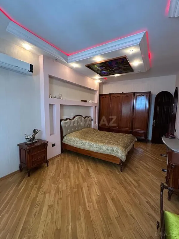 Satılır 7 otaqlı həyət evi 400 m²