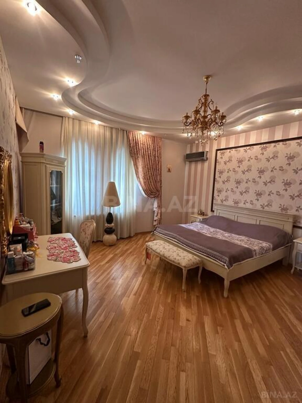 Satılır 7 otaqlı həyət evi 400 m²