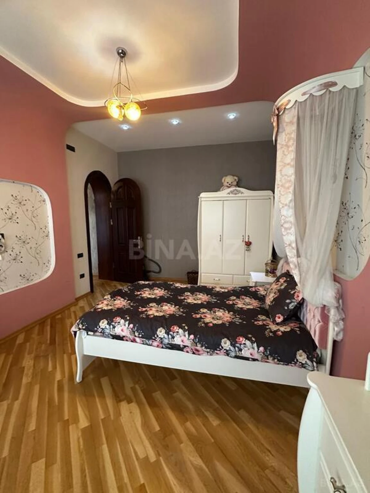 Satılır 7 otaqlı həyət evi 400 m²