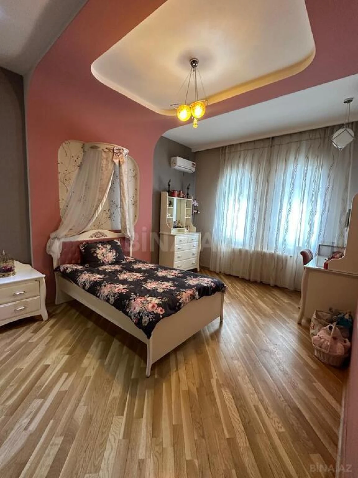 Satılır 7 otaqlı həyət evi 400 m²