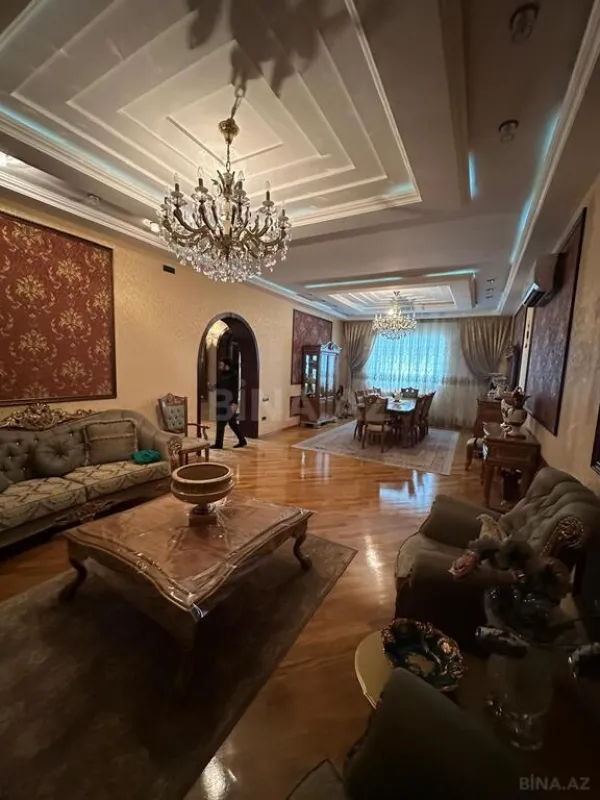 Satılır 7 otaqlı həyət evi 400 m²