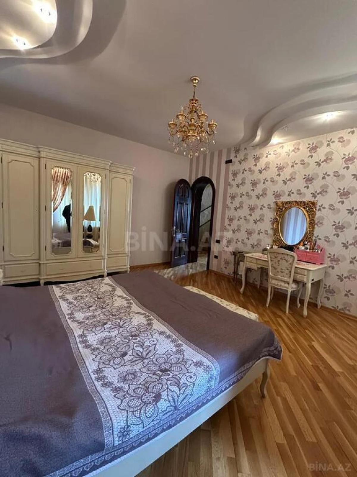 Satılır 7 otaqlı həyət evi 400 m²