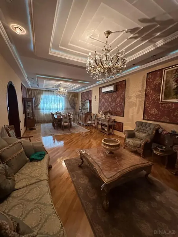 Satılır 7 otaqlı həyət evi 400 m²