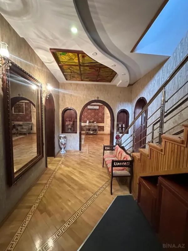 Satılır 7 otaqlı həyət evi 400 m²