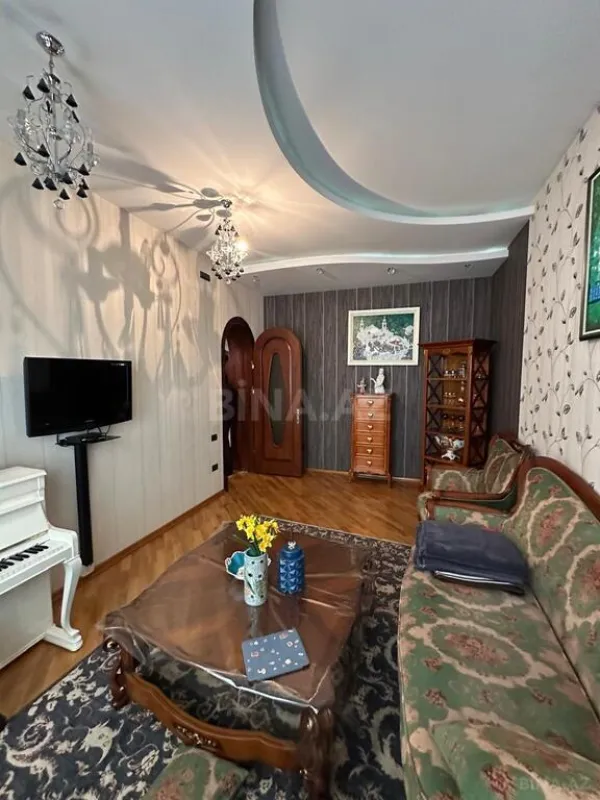 Satılır 7 otaqlı həyət evi 400 m²