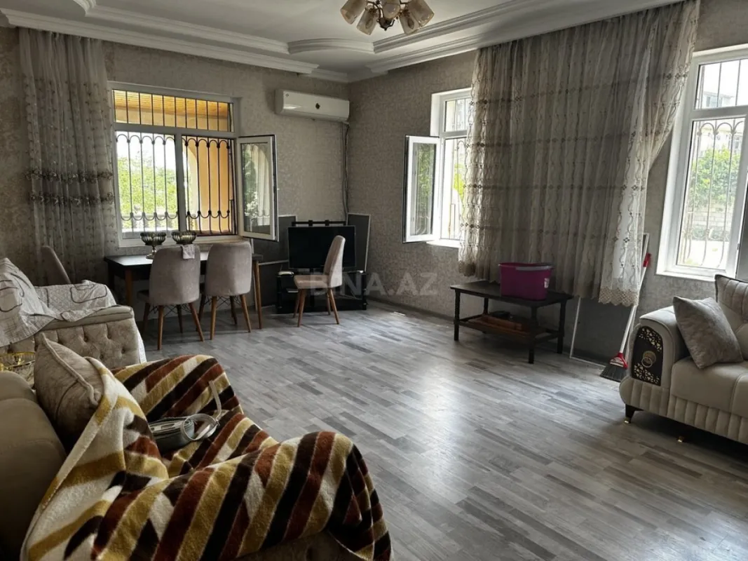 Satılır 4 otaqlı həyət evi 200 m²
