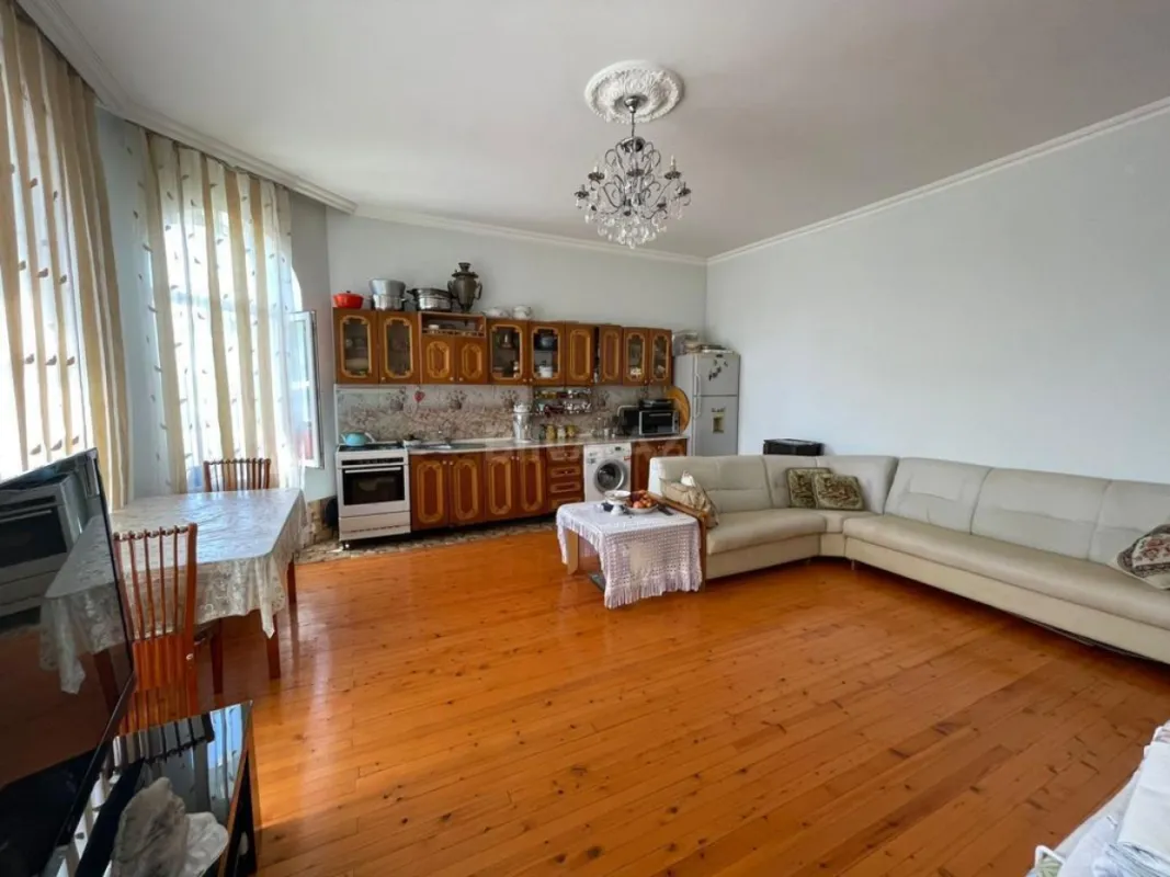 Satılır 7 otaqlı həyət evi 512 m²