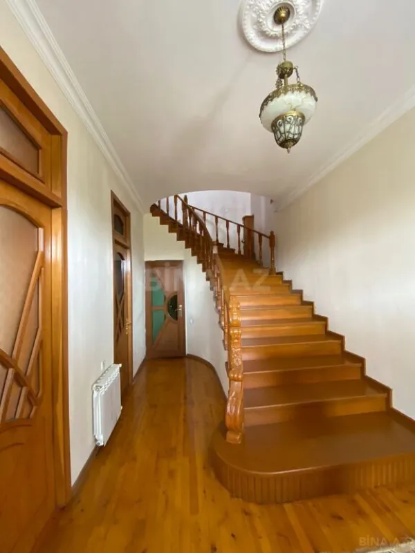 Satılır 7 otaqlı həyət evi 512 m²