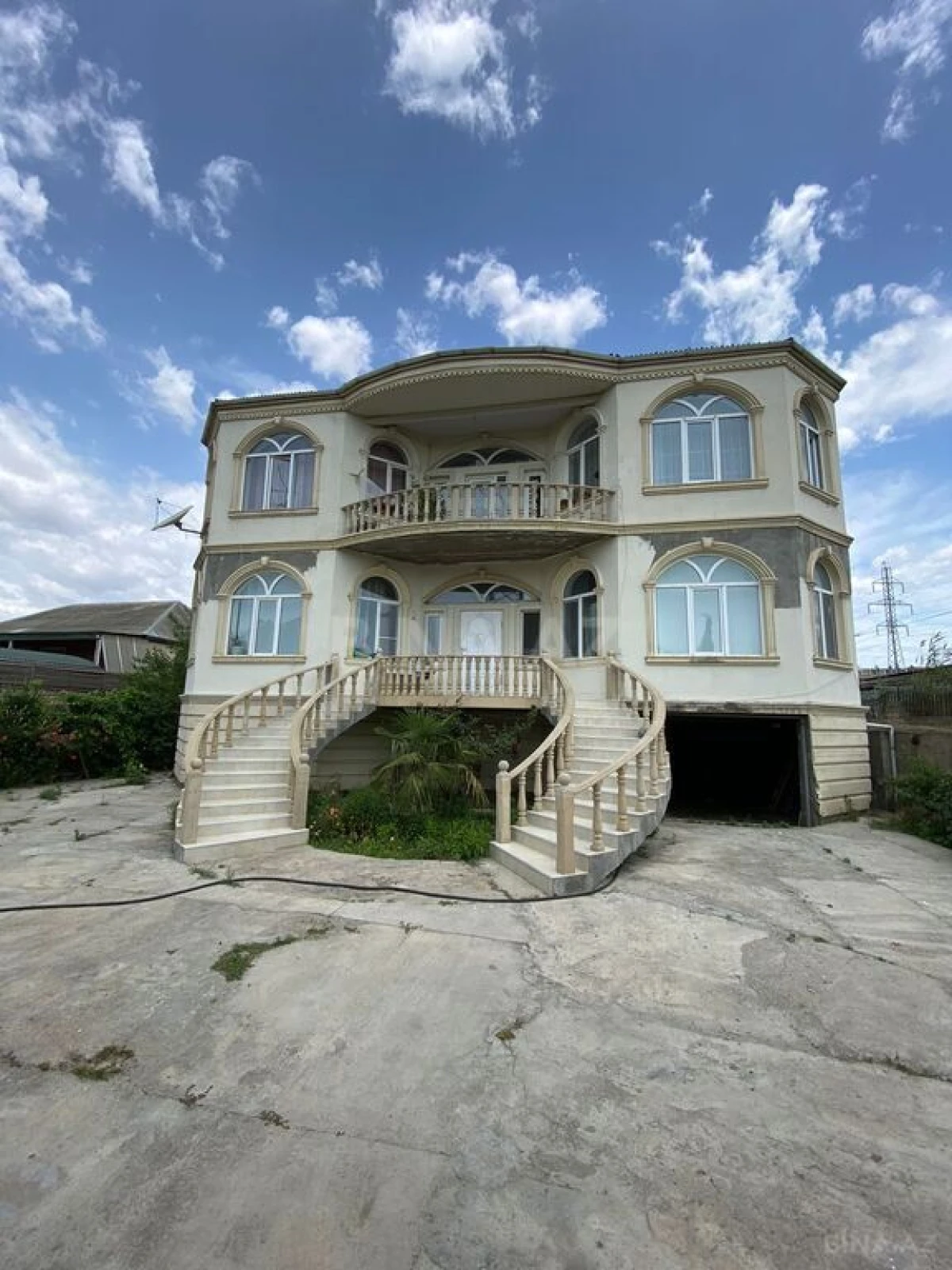 Satılır 7 otaqlı həyət evi 512 m²