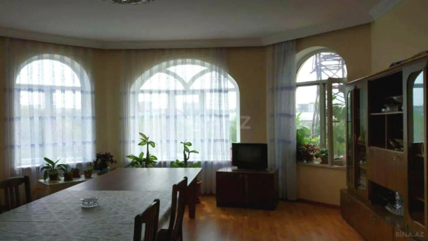 Satılır 7 otaqlı həyət evi 512 m²