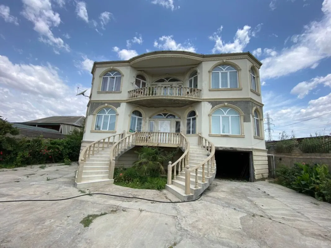 Satılır 7 otaqlı həyət evi 512 m²