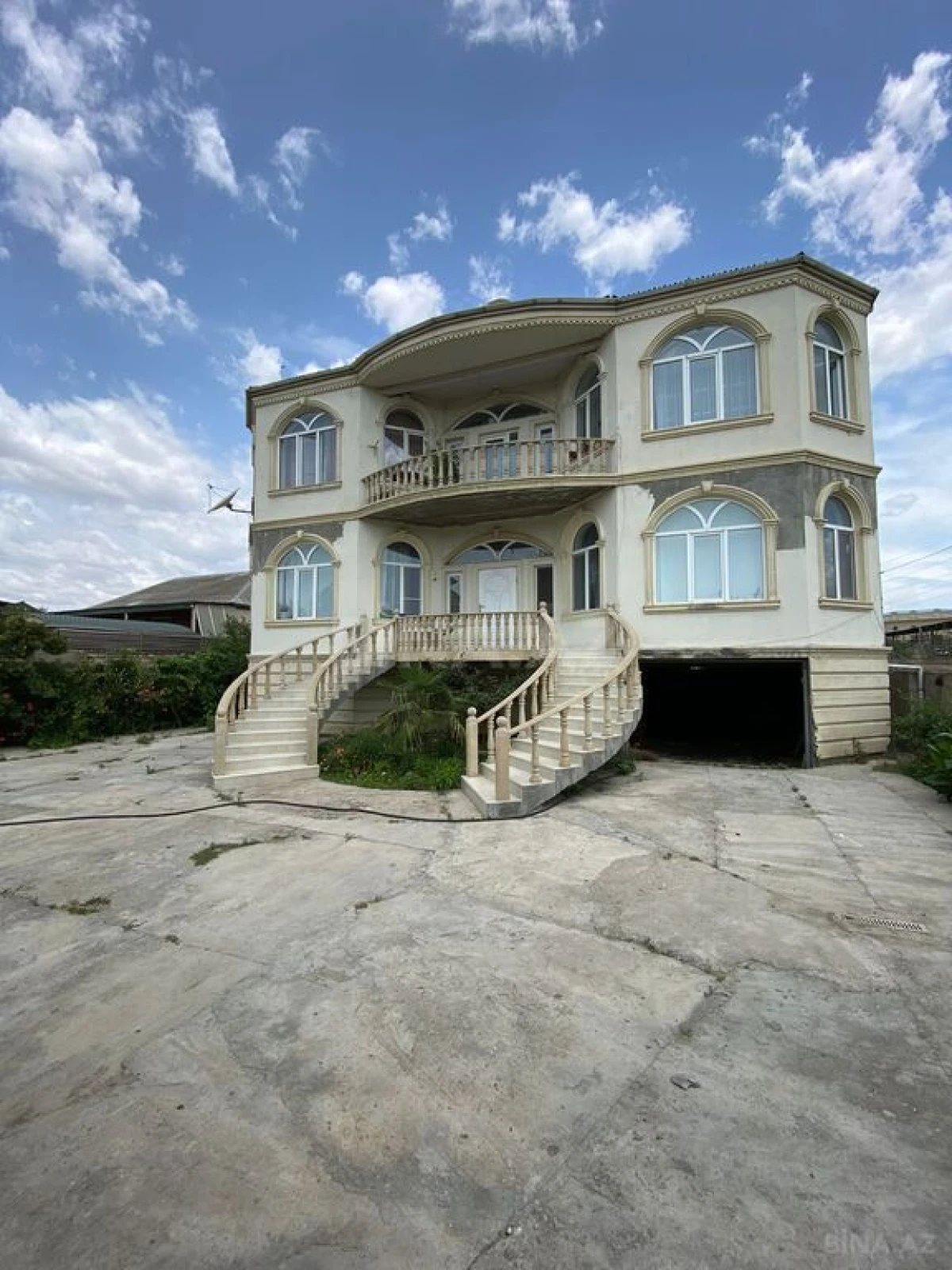 Satılır 7 otaqlı həyət evi 512 m²