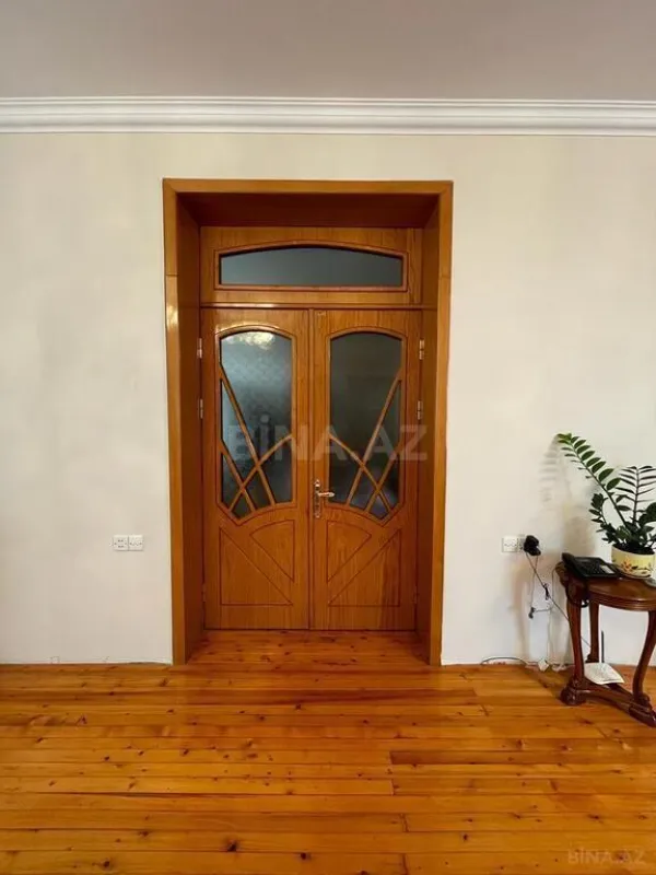 Satılır 7 otaqlı həyət evi 512 m²
