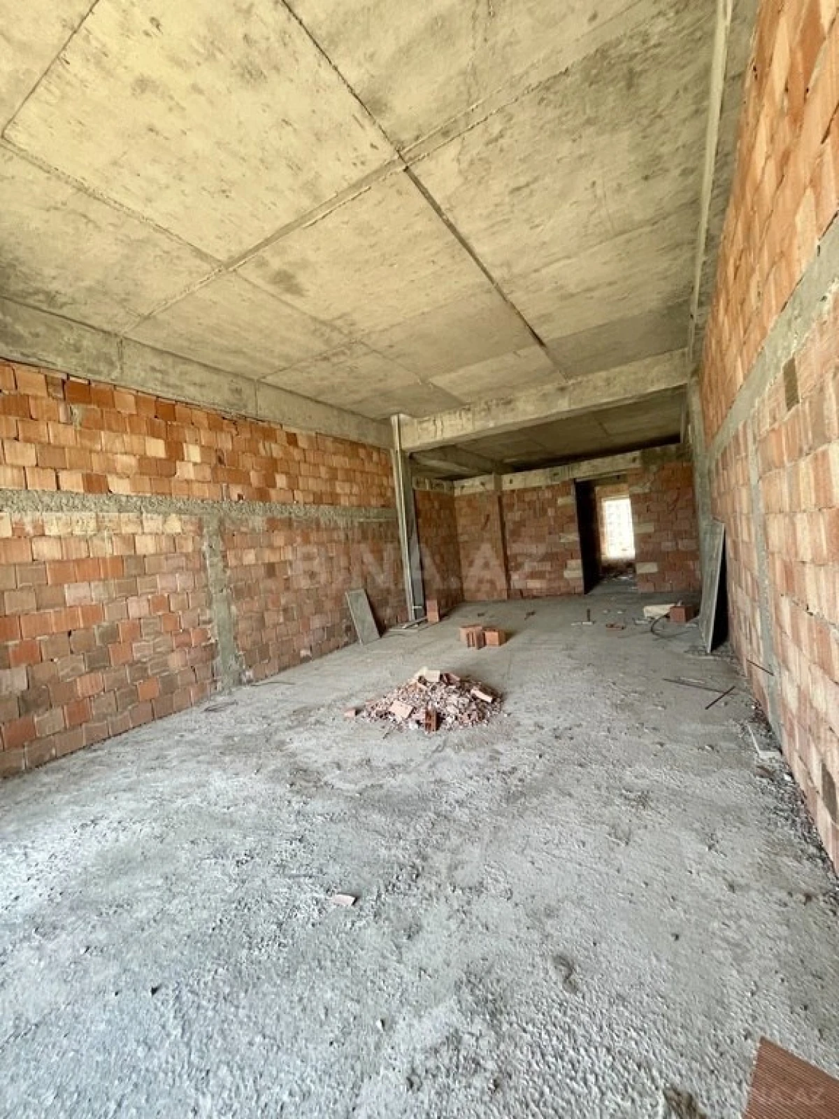 Satılır 1 otaqlı mənzil 56 m²