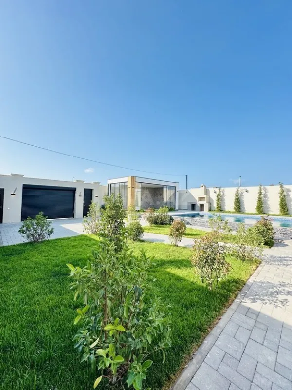 Satılır 4 otaqlı həyət evi 180 m²
