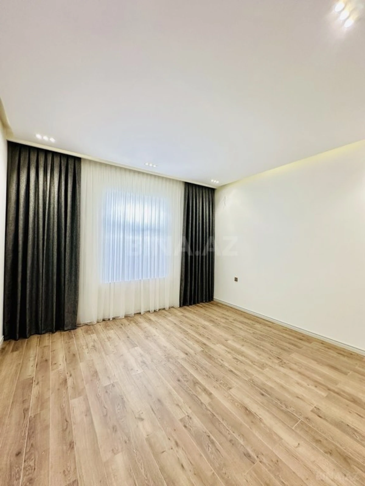 Satılır 4 otaqlı həyət evi 180 m²