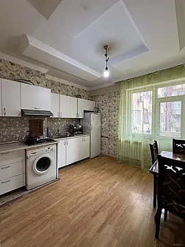 Kirayə verilir 2 otaqlı mənzil 68 m²