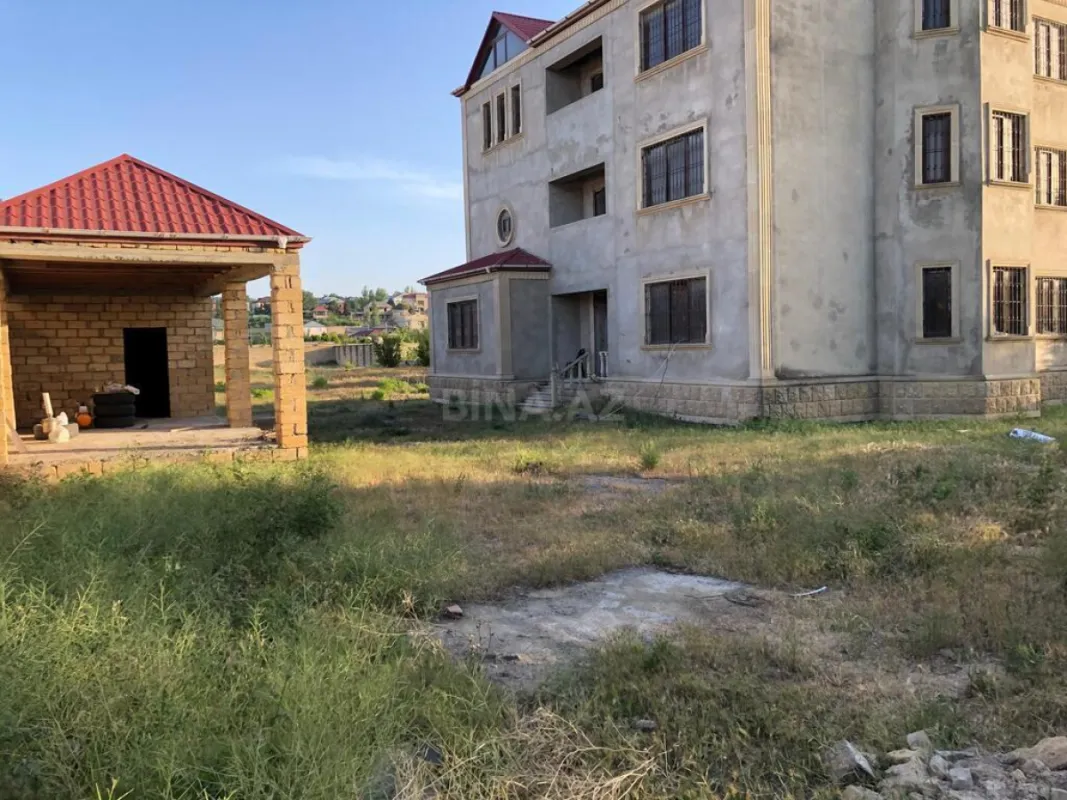 Satılır 12 otaqlı həyət evi 550 m²