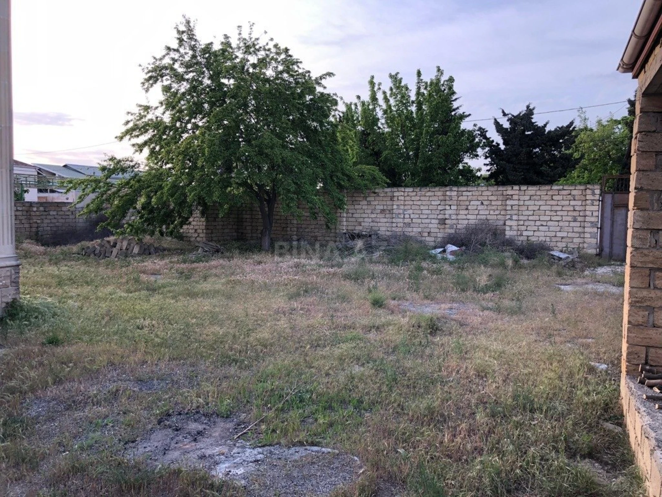 Satılır 12 otaqlı həyət evi 550 m²