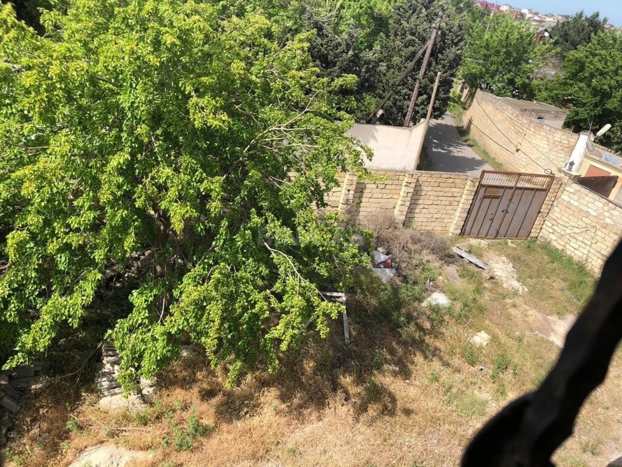 Satılır 12 otaqlı həyət evi 550 m²