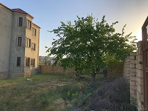 Satılır 12 otaqlı həyət evi 550 m²