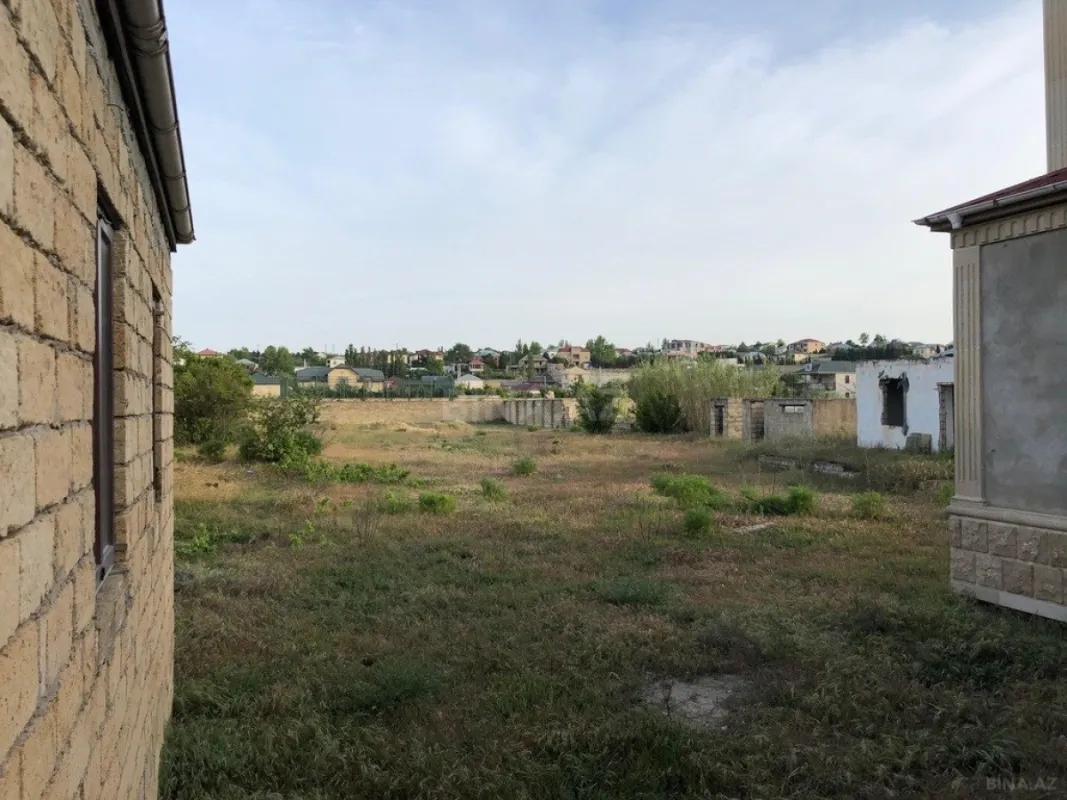 Satılır 12 otaqlı həyət evi 550 m²