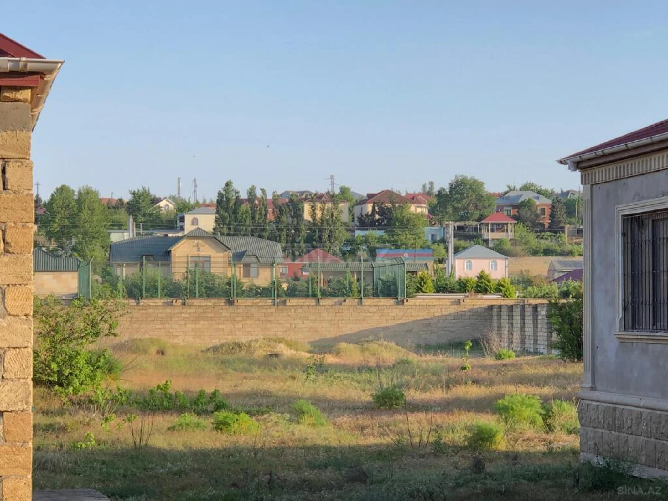 Satılır 12 otaqlı həyət evi 550 m²