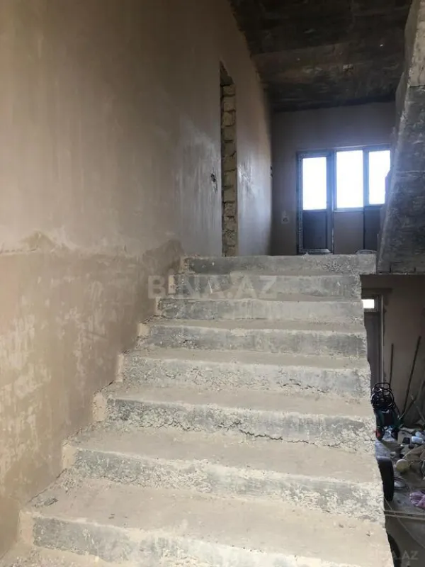 Satılır 12 otaqlı həyət evi 550 m²