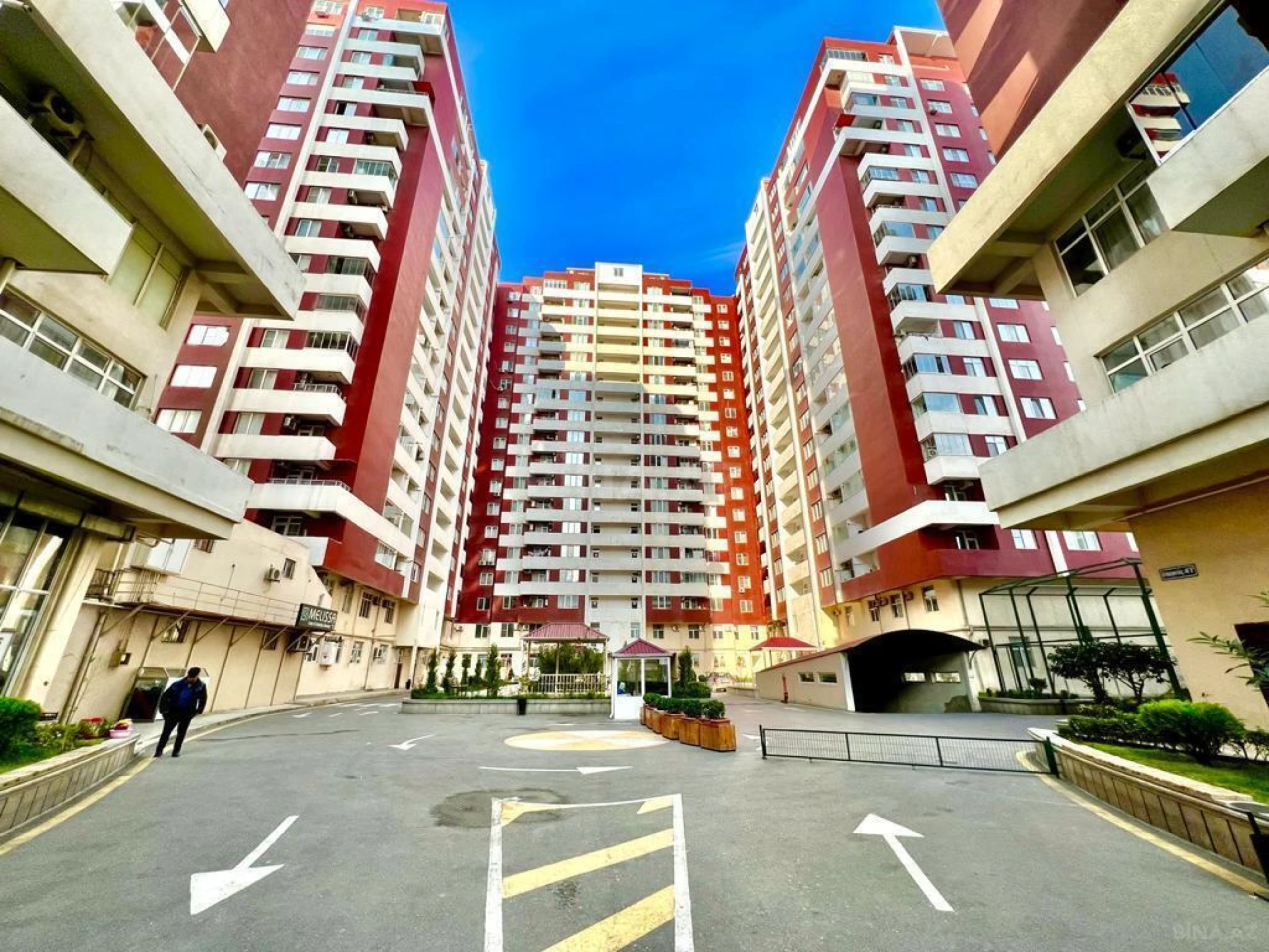 Satılır 3 otaqlı mənzil 104 m²