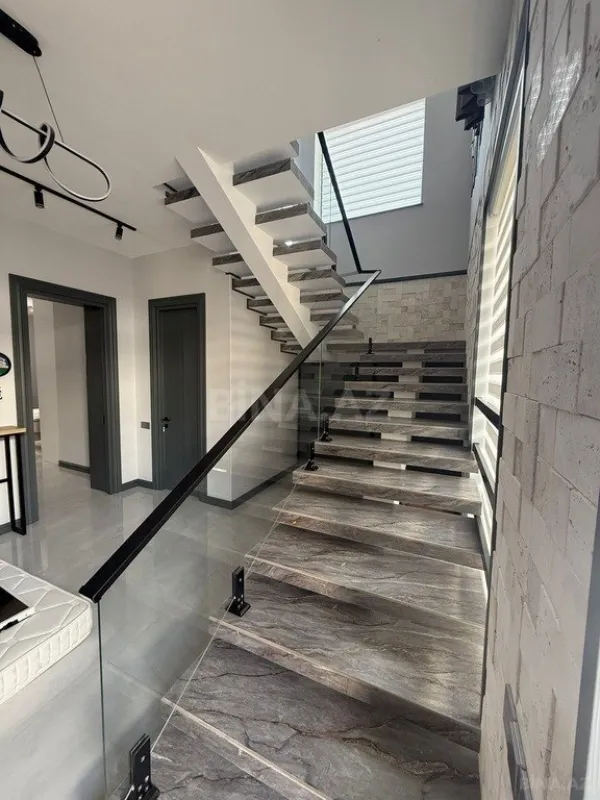 Kirayə verilir 5 otaqlı həyət evi 550 m²