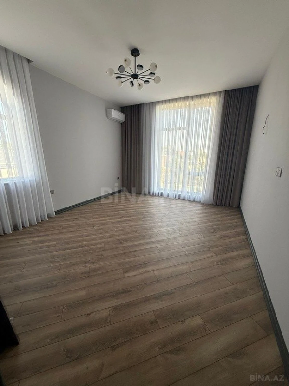 Kirayə verilir 5 otaqlı həyət evi 550 m²