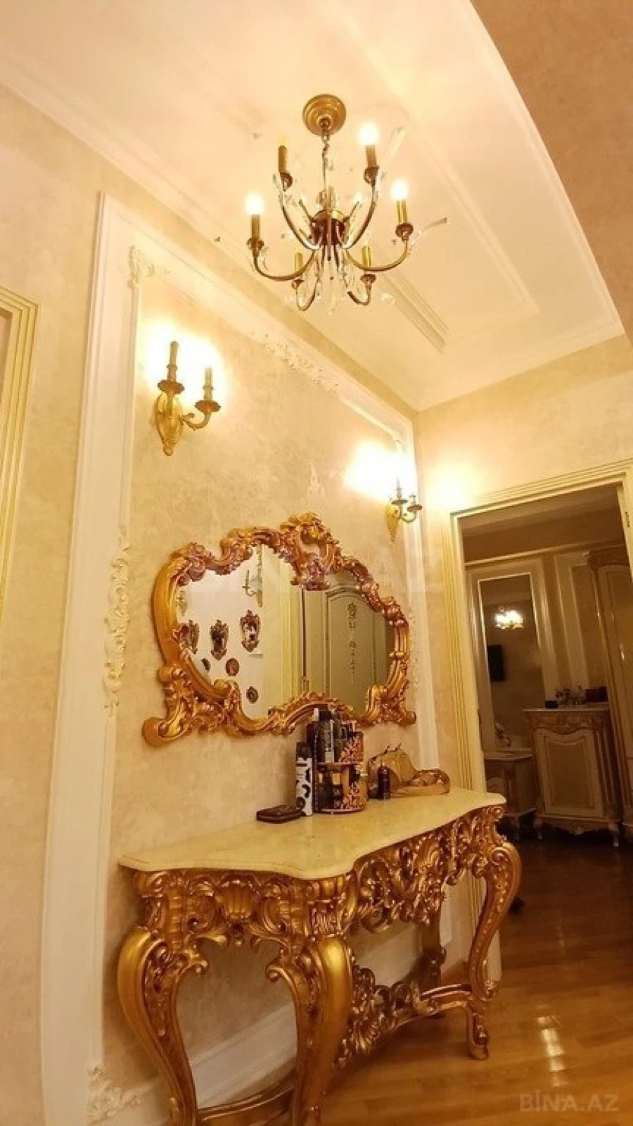 Satılır 3 otaqlı mənzil 130 m²